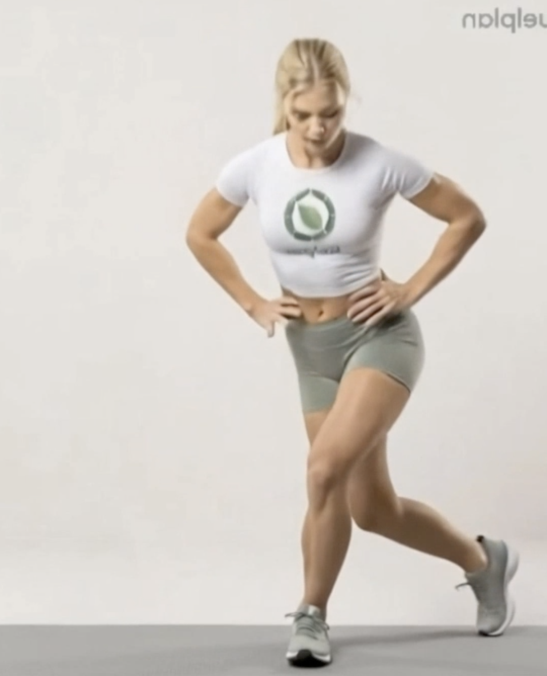 Curtsy + Lunge Squat Right demonstration